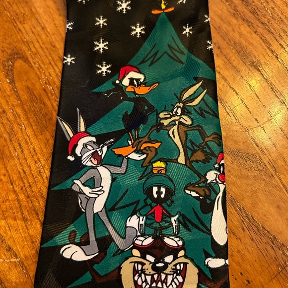 Looney Tunes Men’s Tie Bugs Bunny & Friends Christmas - Picture 5 of 5